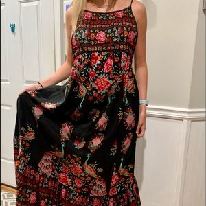 Satin maxi dress, rose print.